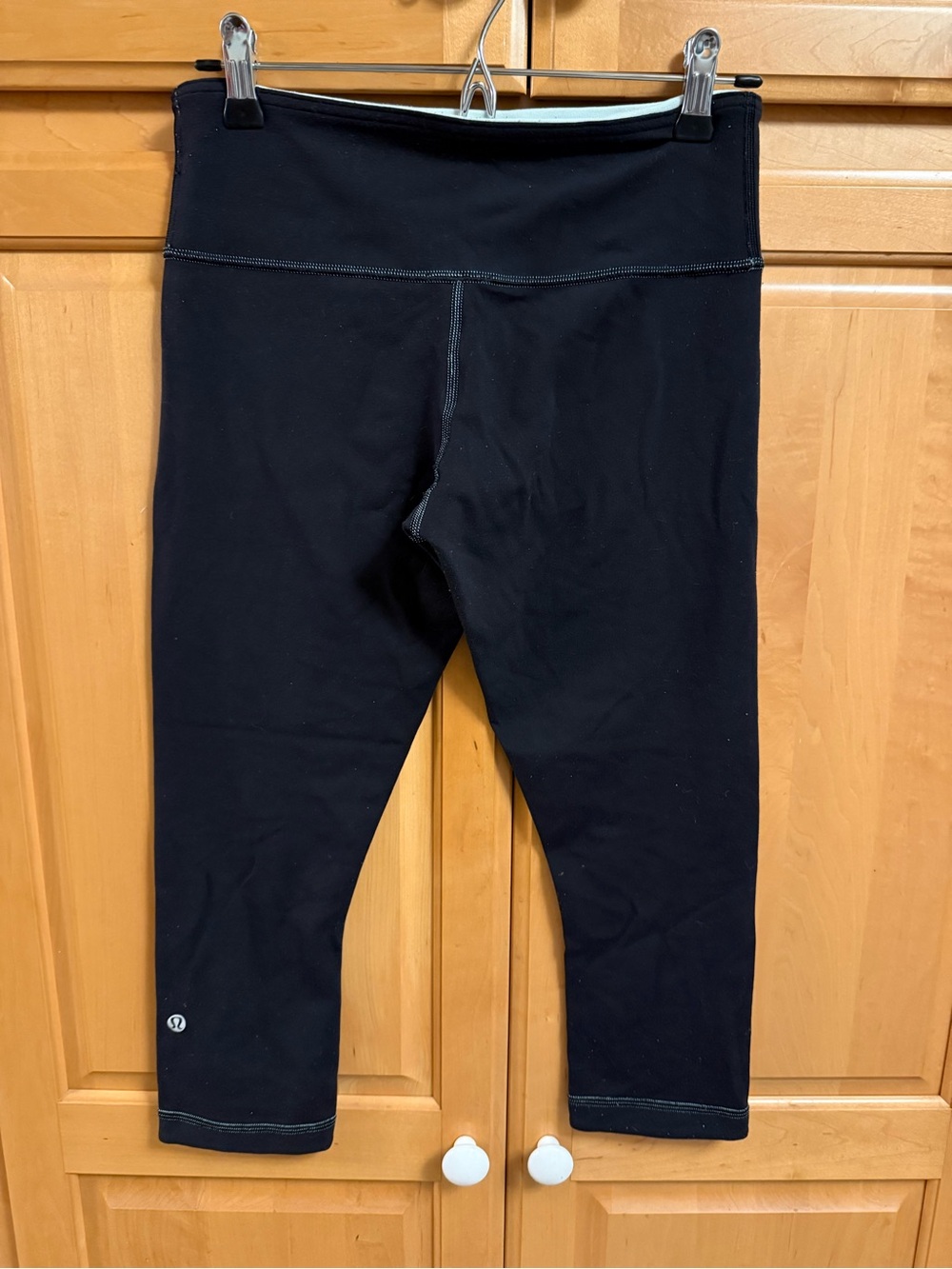 lululemon athletica Reversible Black/Mint Mid-Rise Cropped Leggings